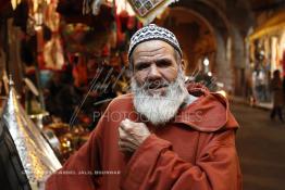 Image du Maroc Professionnelle de  Si Lhoucine le plus petit Bazar Tinmal dans une importante rue commerciale dans le Souk des Habous. Parmi les endroits les plus pittoresques de Casablanca, la Cité de Habous conçue par les architectes Auguste Cadet et Edmond Brion d’après l’ébauche d’un premier plan-masse dû à Albert Laprade. La construction n’avait commencé qu’après la première guerre mondiale. Situé près du Palais Royale, ce joyau architectural est le point de départ de la nouvelle médina de la ville, Vendredi 18 Novembre 2011. Le quartier des Habous fait partie du patrimoine architectural de Casablanca (Photo / Abdeljalil Bounhar) 